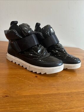 Sorel Black  Quilted Patent Strap High-Top Sneakers with White Sole waterproof